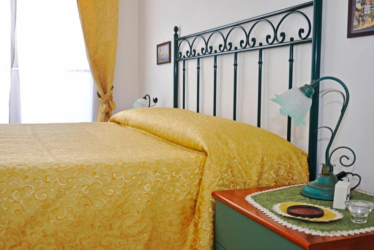 Bed & Breakfast A Castel Capuano Neapel Exterior foto
